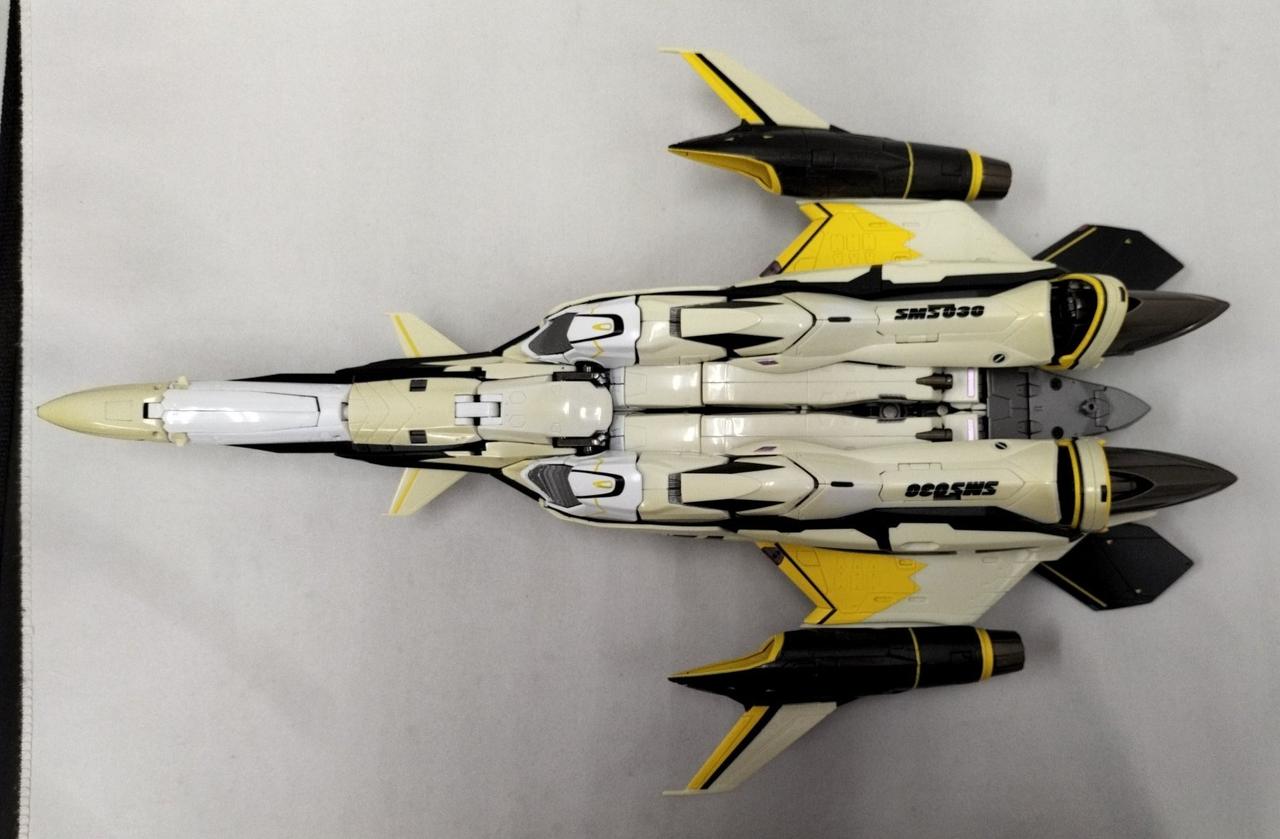 全体変色、傷有り