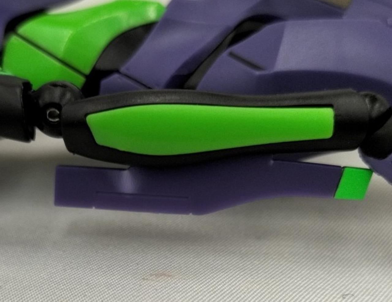 ダメージ有。白くなっています