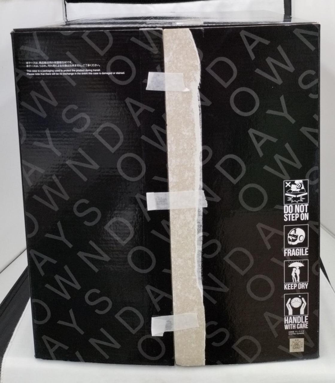 箱に擦れ傷、ダメージ有り