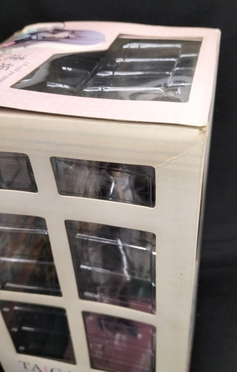 箱全体変色、汚れ、ダメージ有り