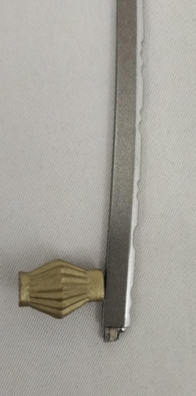 刀と鍔の接着外れてます