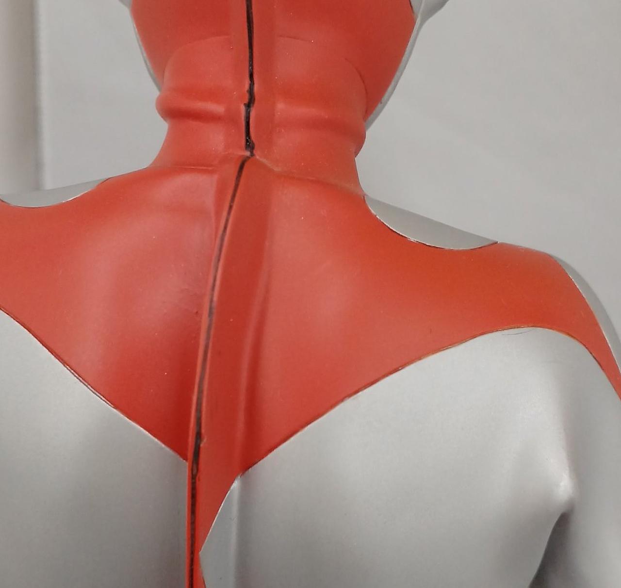 薄い擦れ傷有り