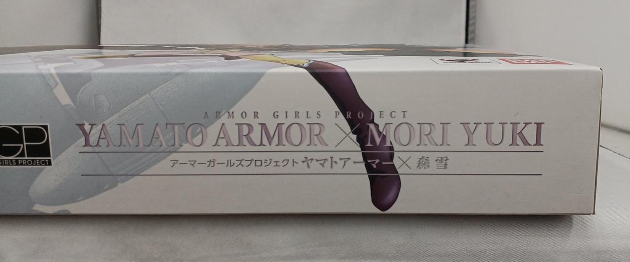 白い部分やや黄ばんでいます