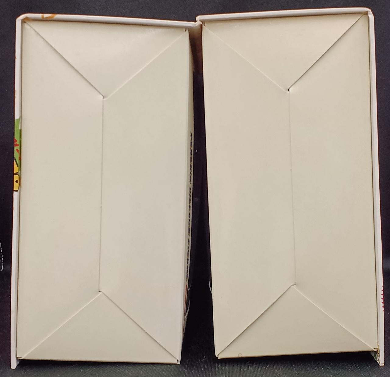 箱全体に汚れ有り。