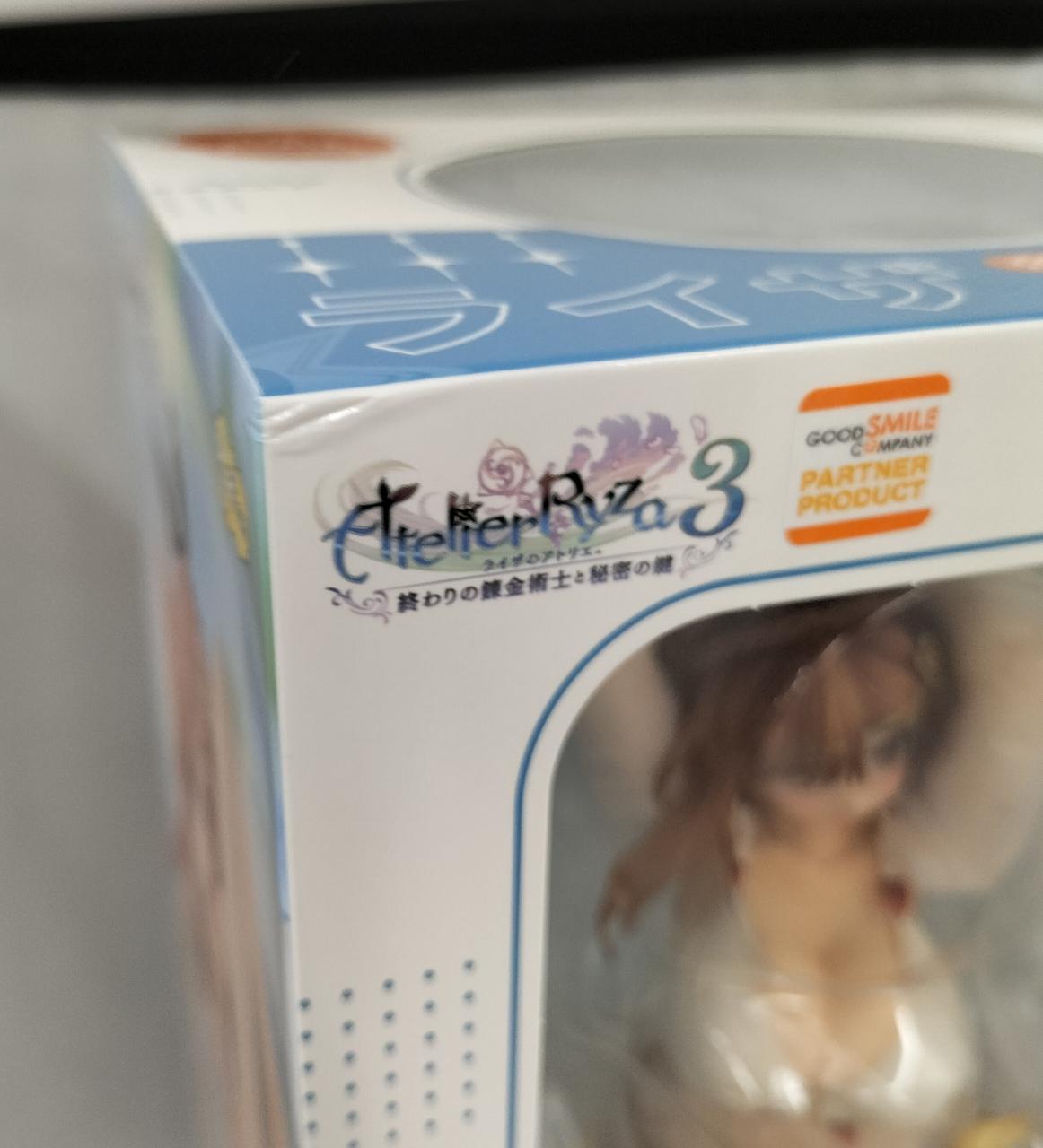 箱にダメージ有り。