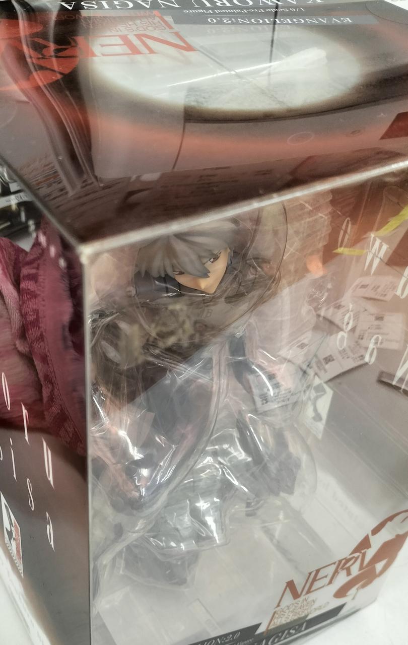 箱全体、内部にも汚れ・ダメージ有り。