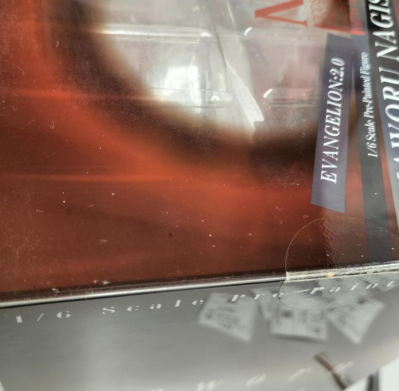 箱全体、内部にも汚れ・ダメージ有り。