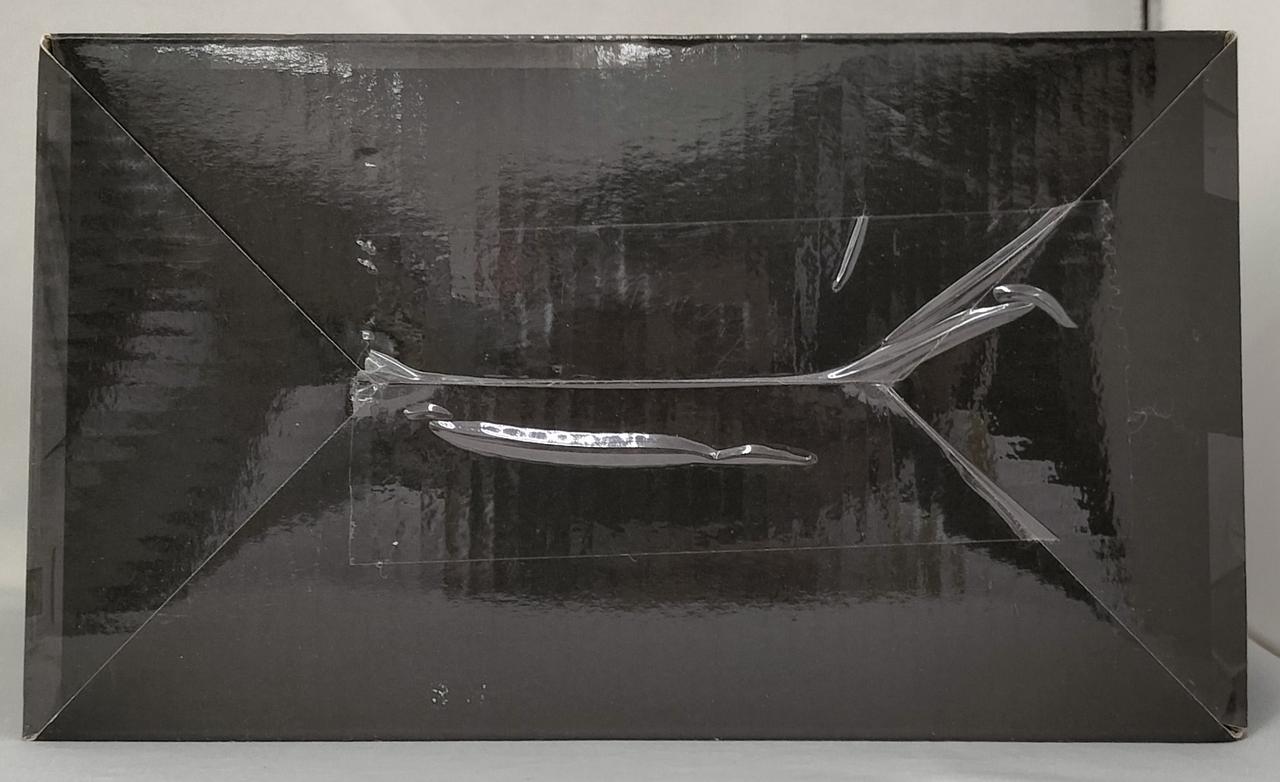 箱全体にダメージ有り。