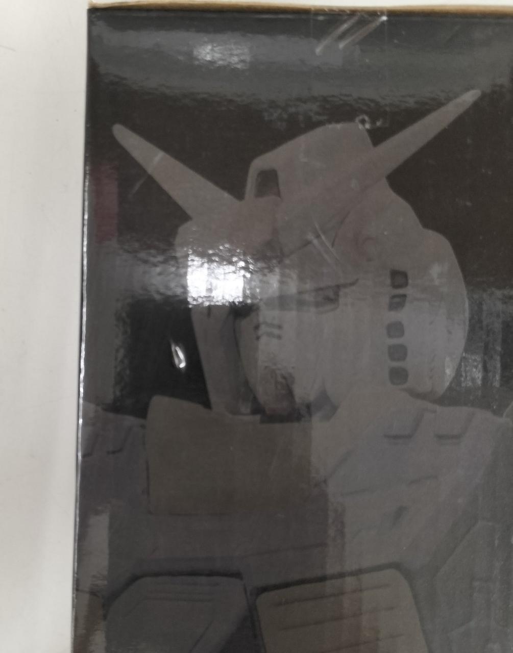 箱全体にダメージ有り。