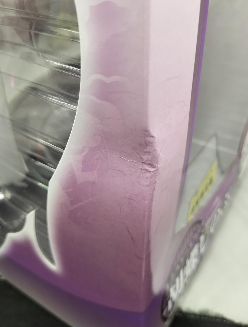 箱にダメージ有り。