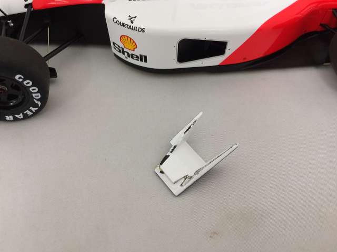 ダクトのパーツがはずれています。