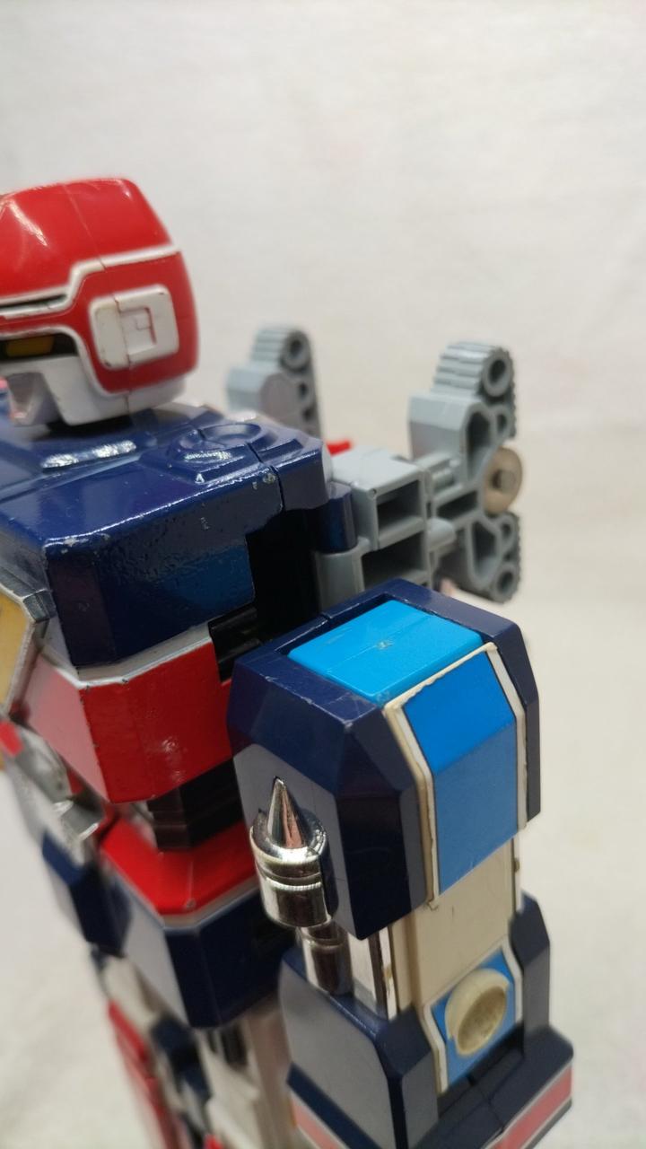 左腕のロックが緩く、下がってしまいます