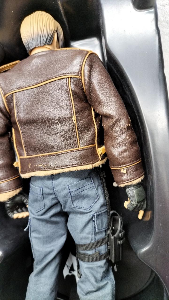 ジャケット背面ダメージあり