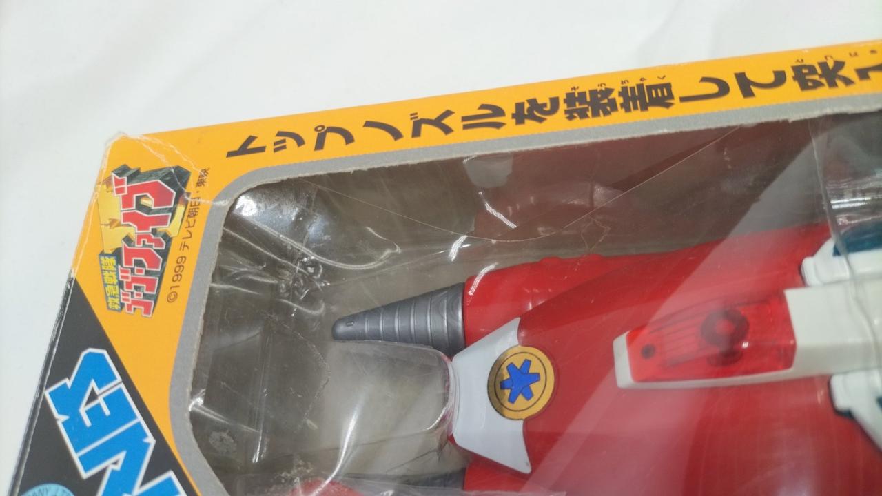 箱正面剥がれかけ