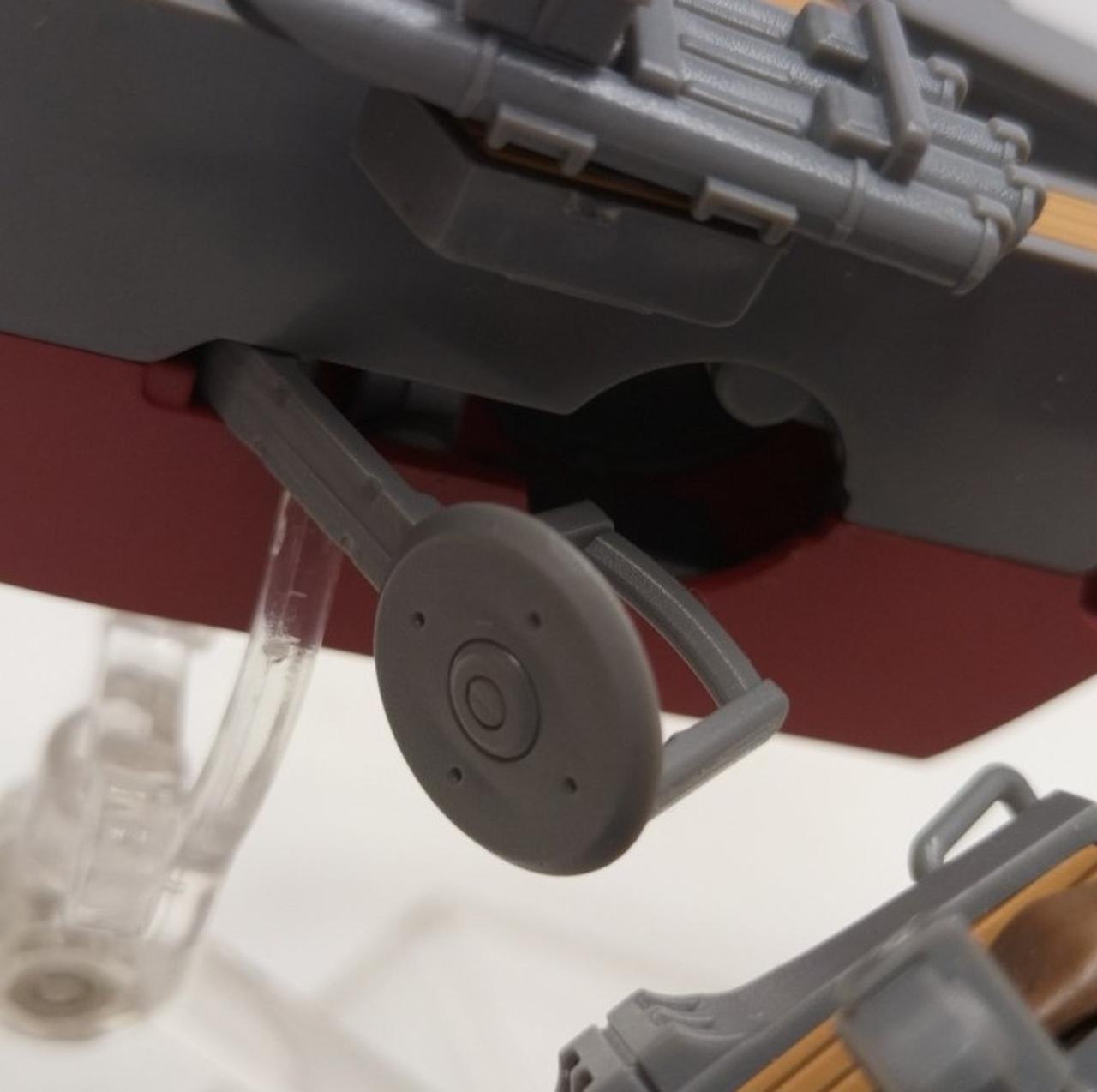 右のステップ部緩いです