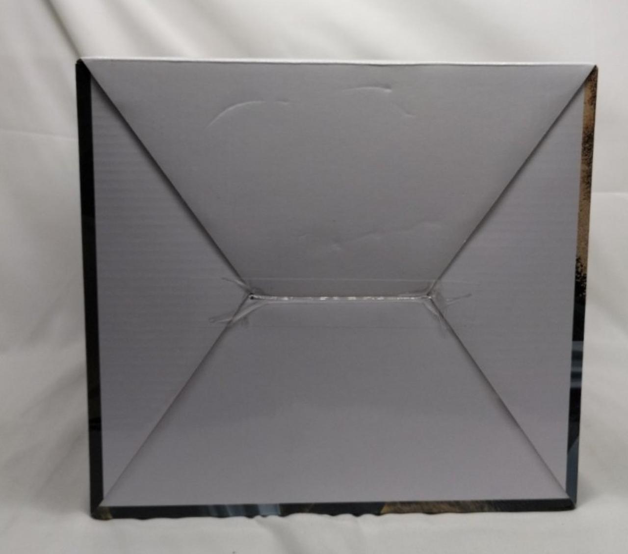 箱底面キズあり