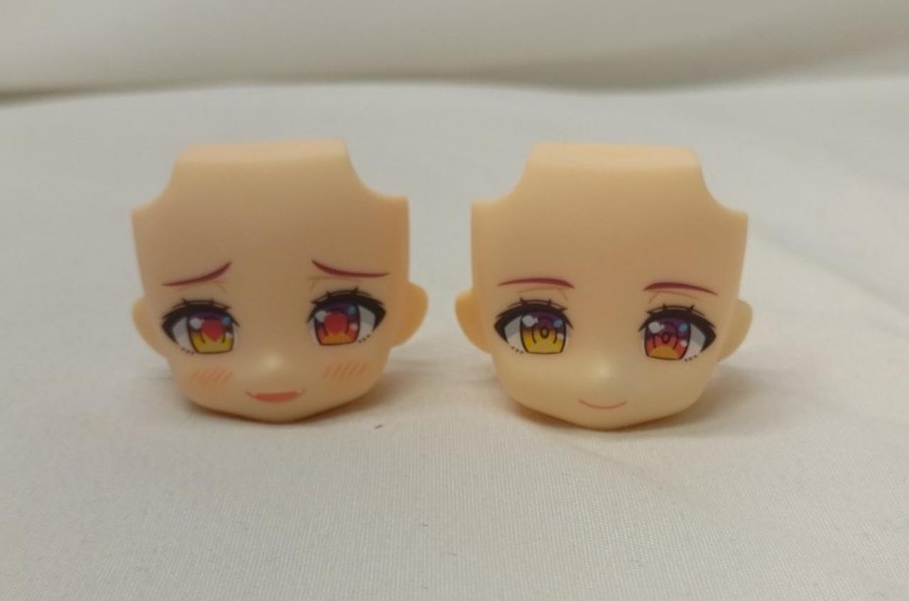 右の顔パーツ色あせあり