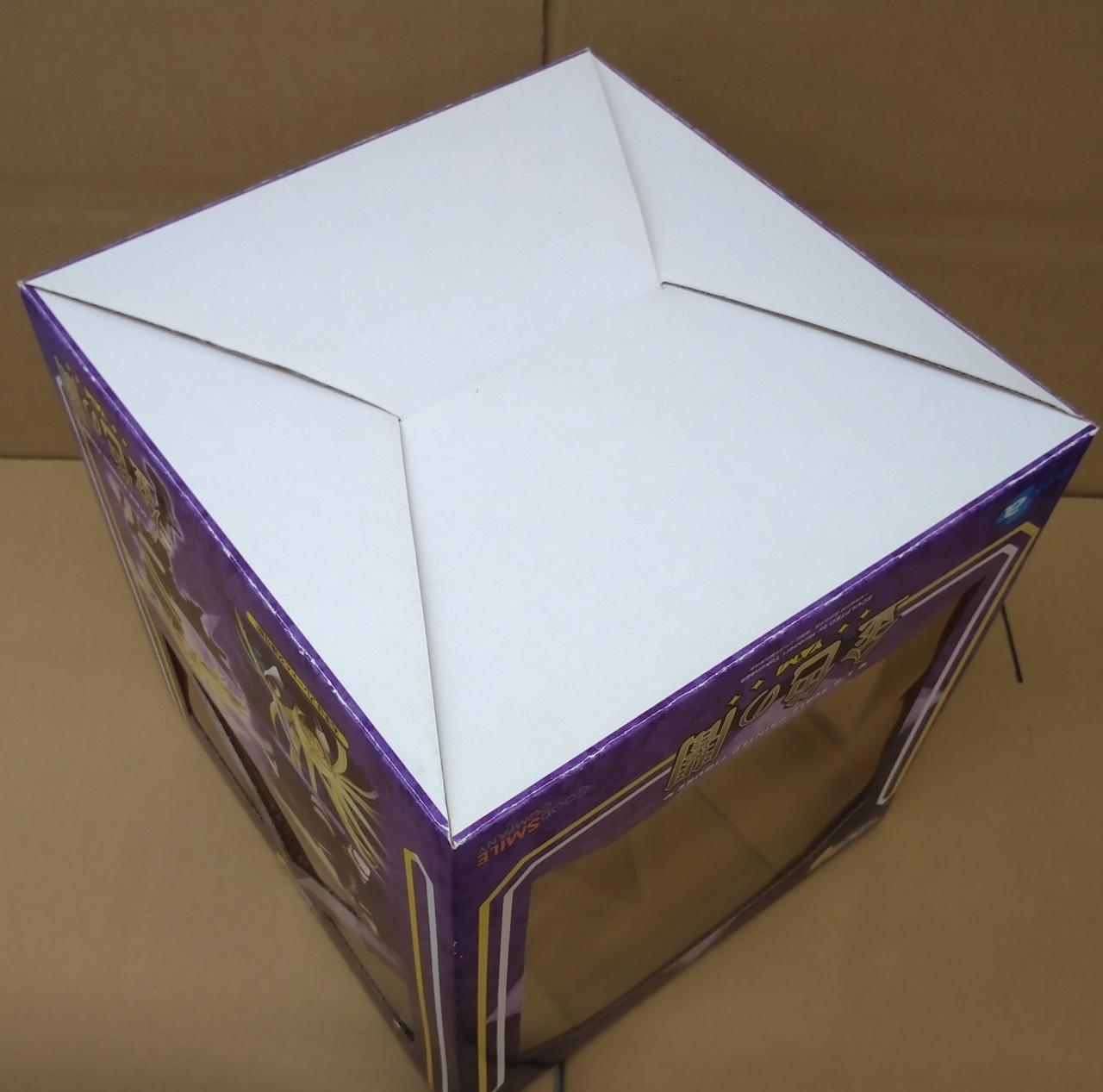 外箱の縁にキズあり。