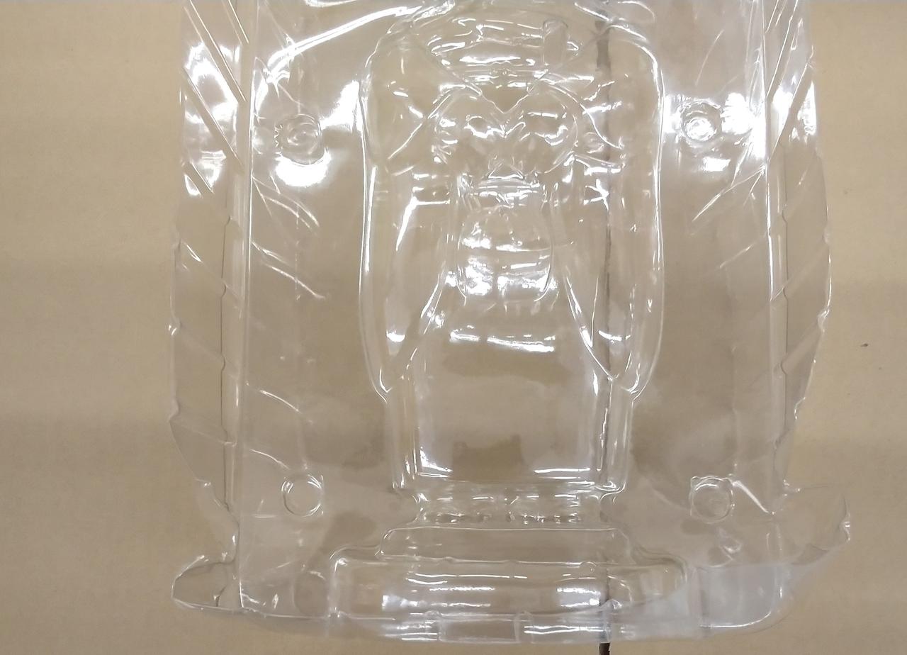 ブリスターに歪み有り。