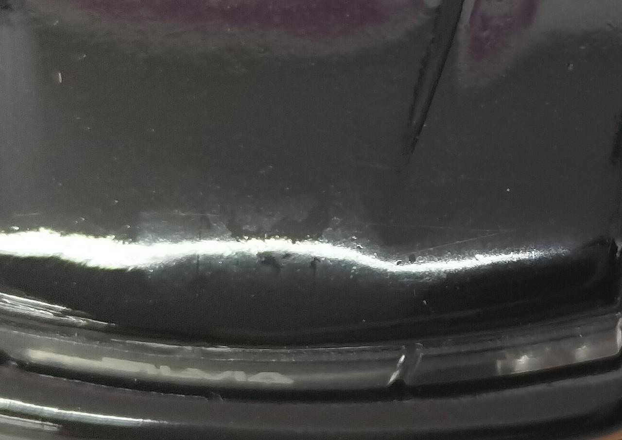 ボンネットの塗装ダメージ