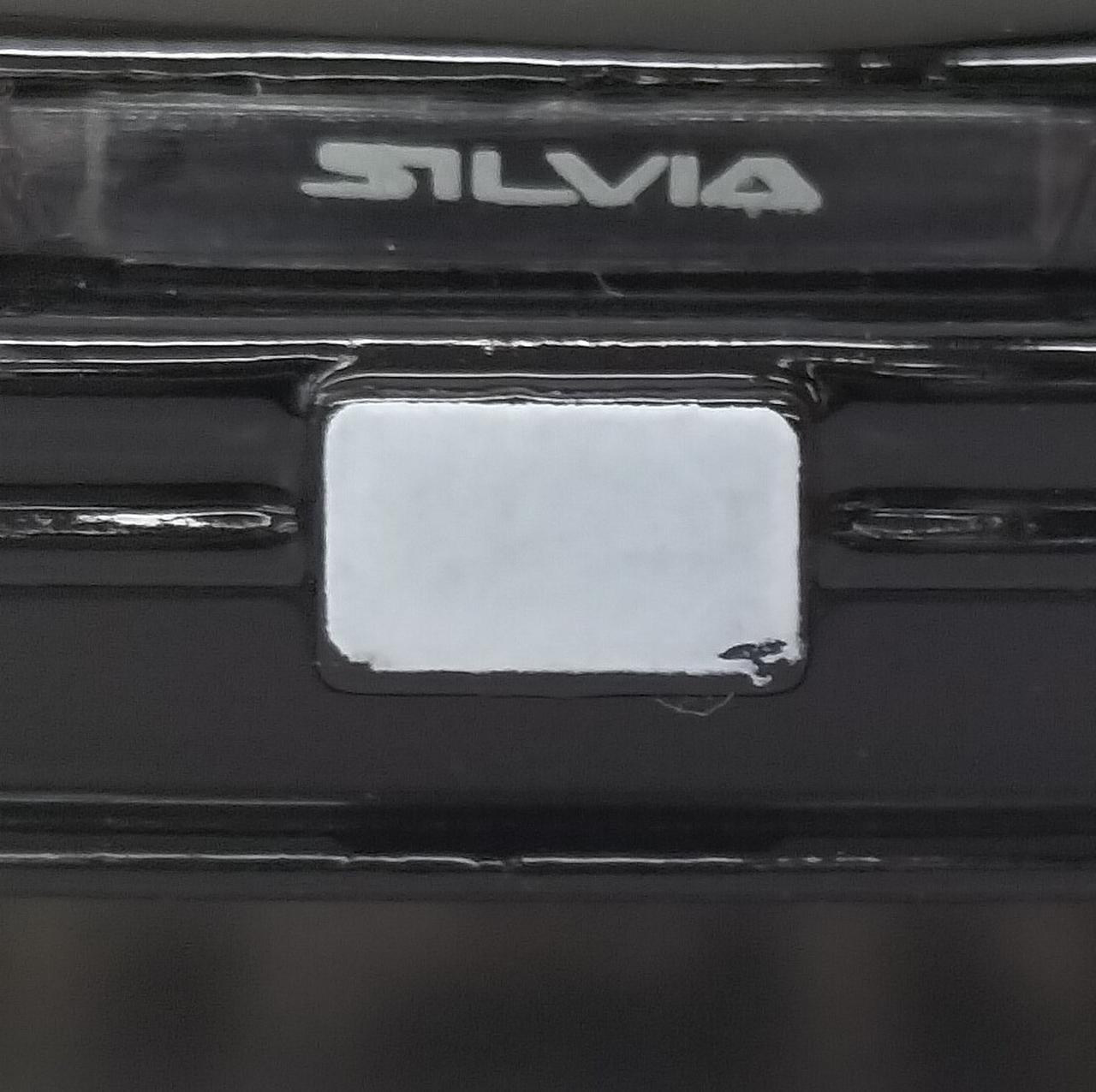 フロントナンバープレートに微キズ