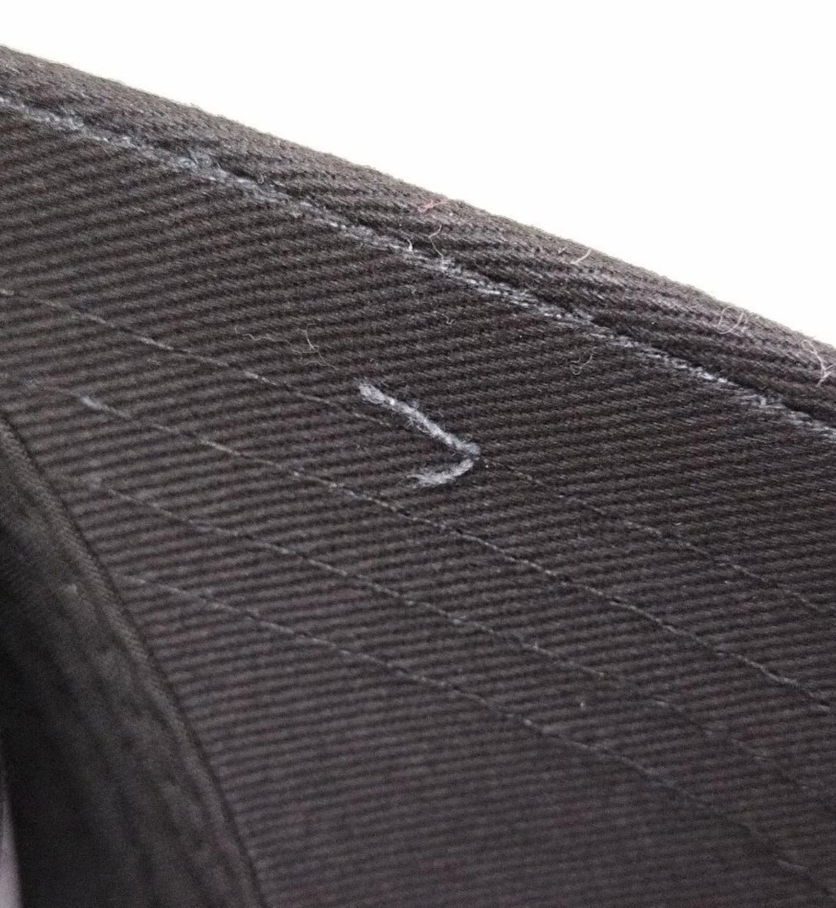 目立つほつれあり