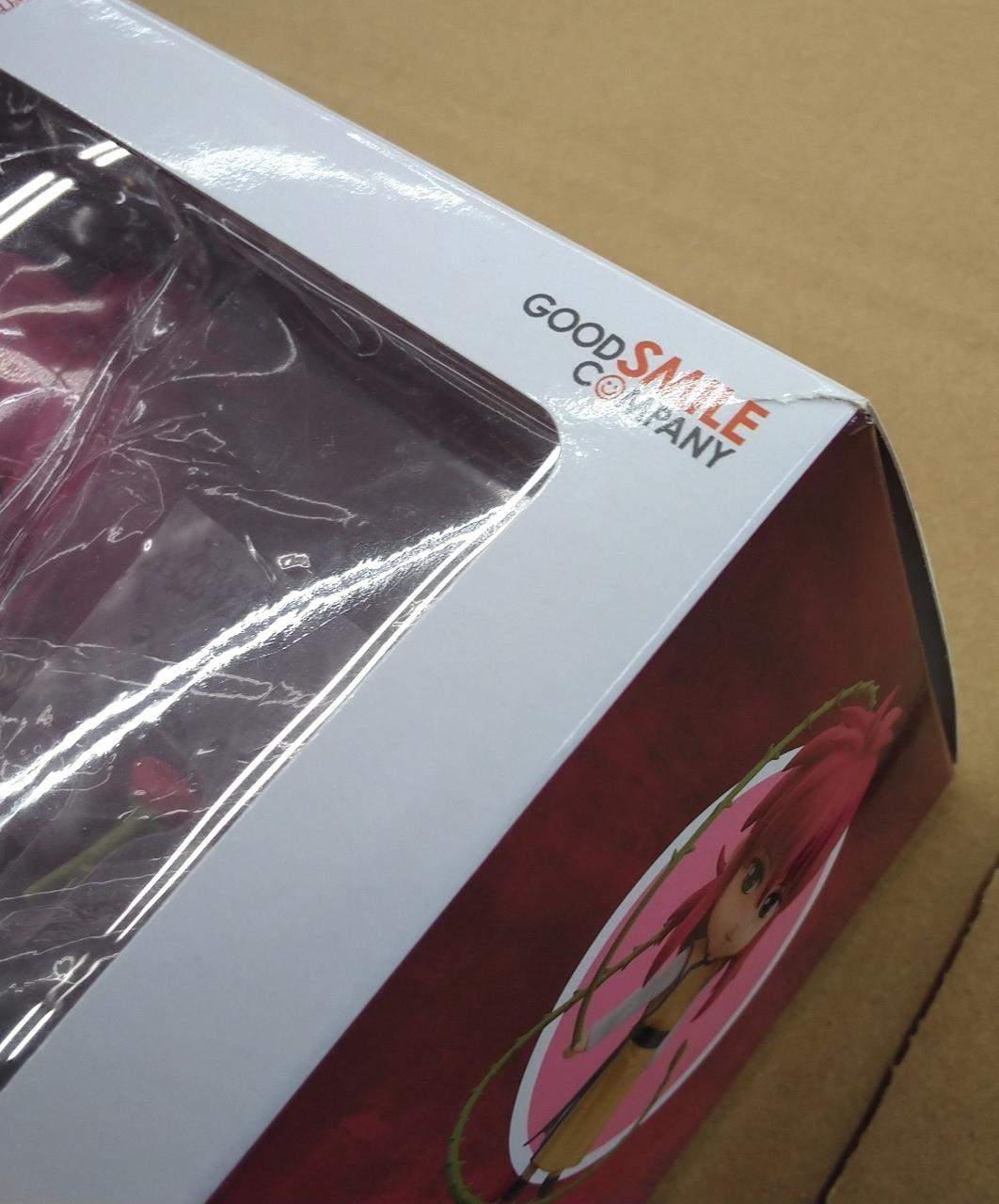 外箱正面、右上に若干破れている部分有り