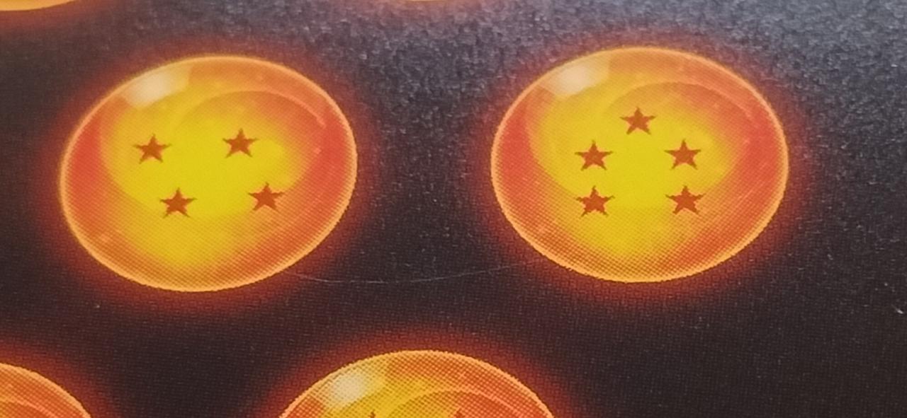 四星球と五星球部分に大きめのキズ