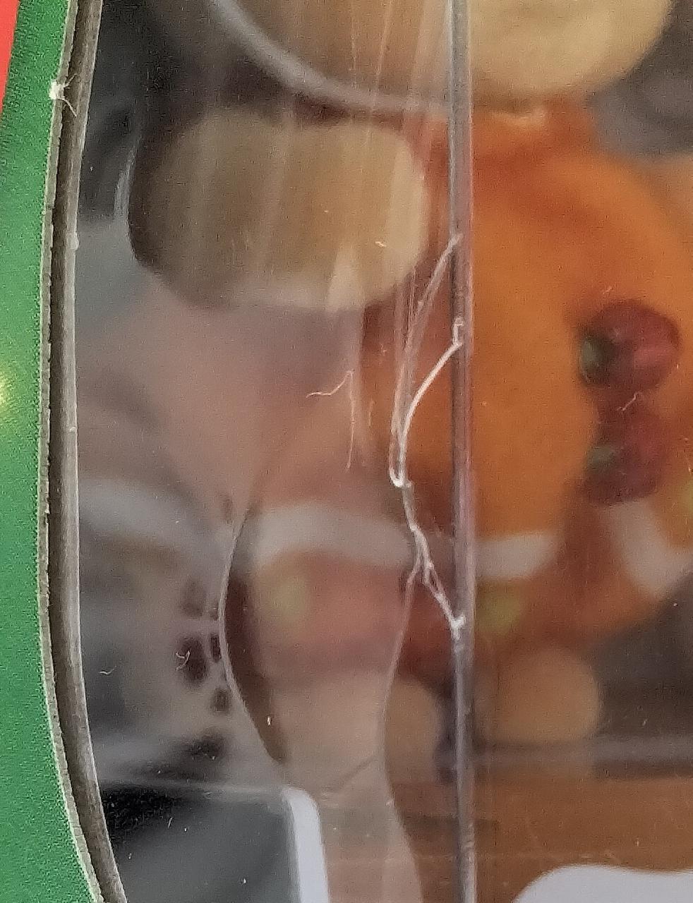 正面左側にブリスター割れあり