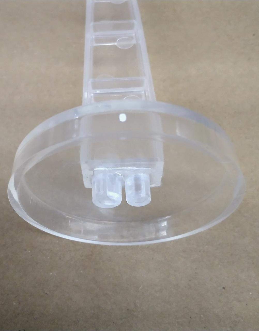 根元が折れて接着された部分あります。