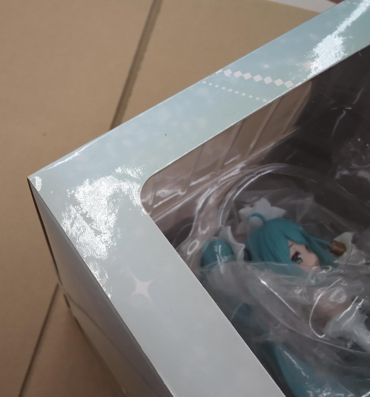 外箱にダメージ有。