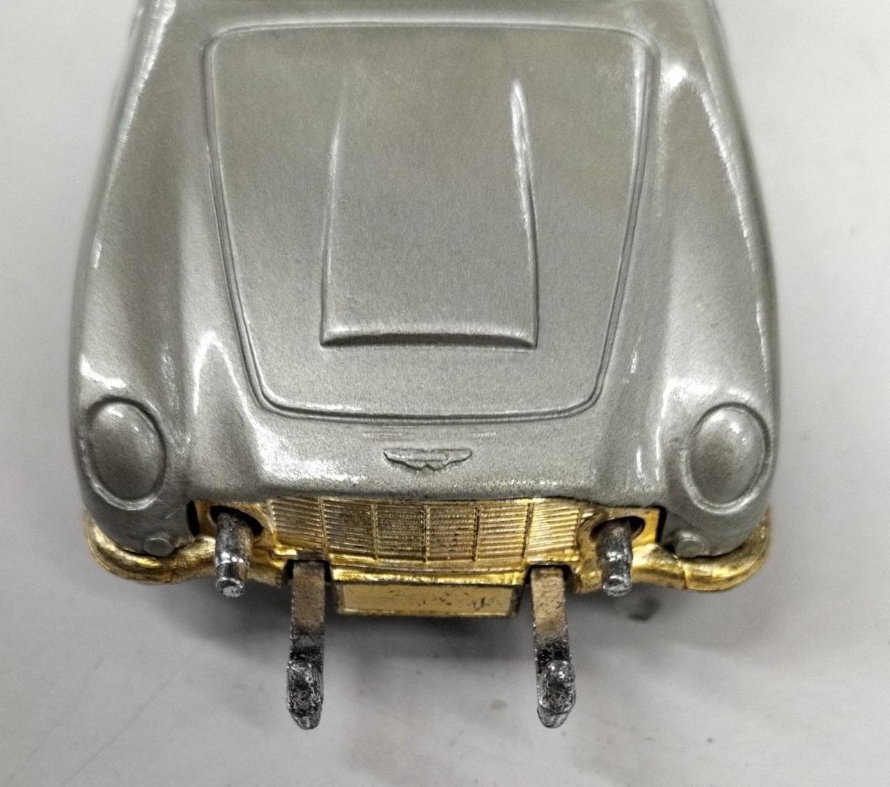 塗装剥がれ・金属劣化あり