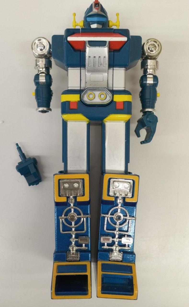 右手が緩くなっており取付不可