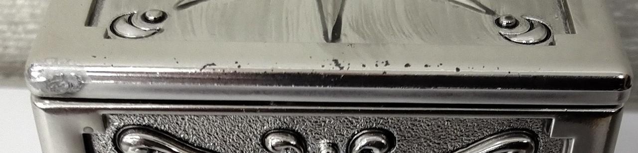 聖衣の箱に一部劣化あり