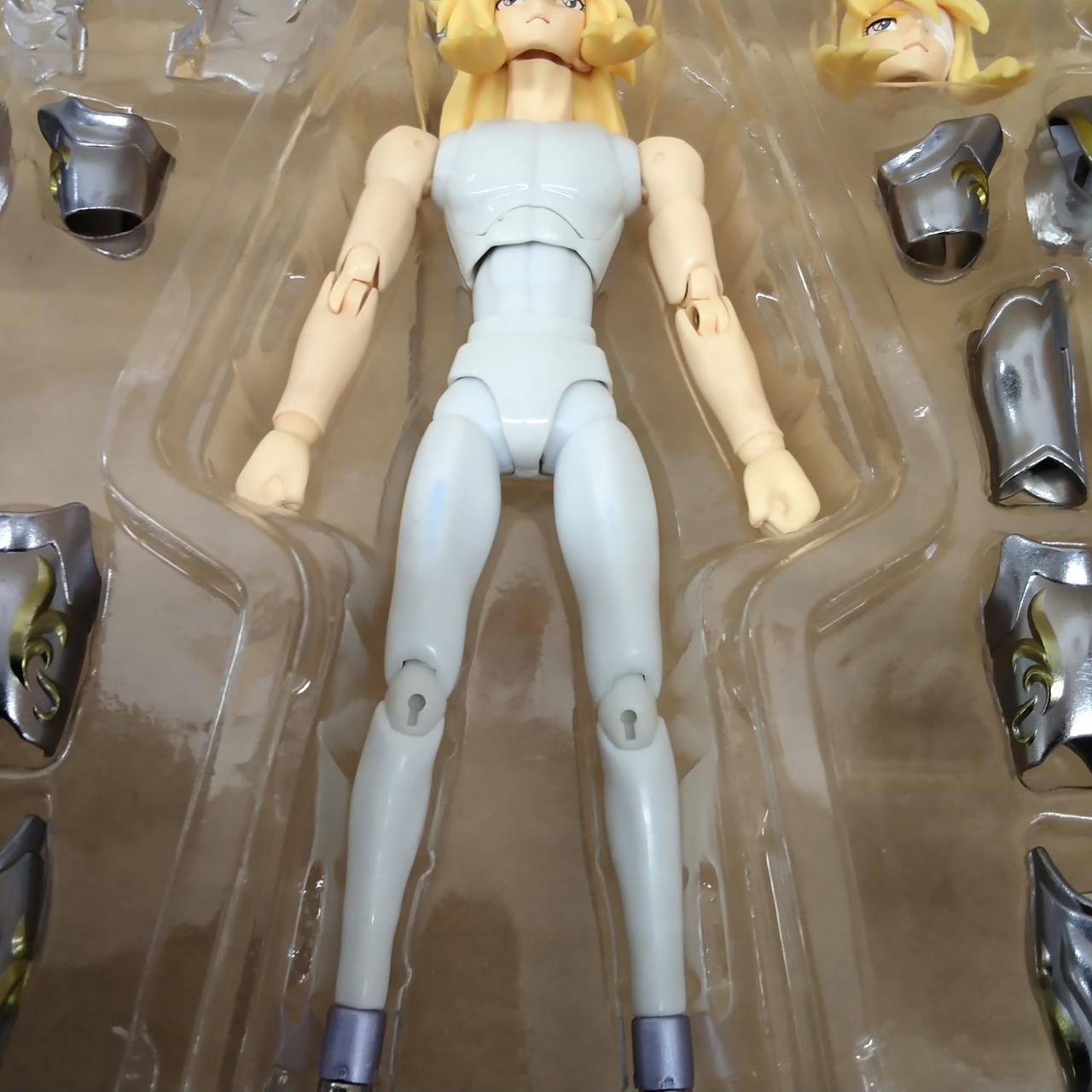 フィギュア本体に色移り有り。