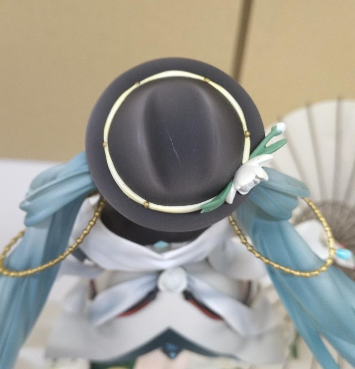 帽子にキズあり