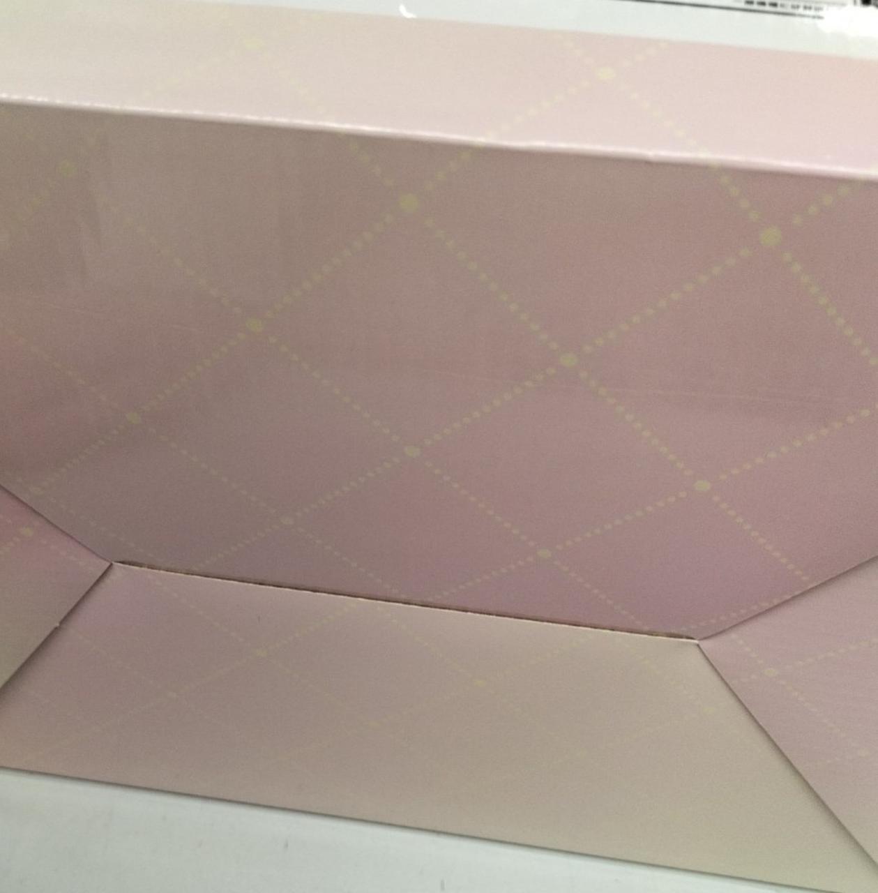 箱底部に長めの線キズあり