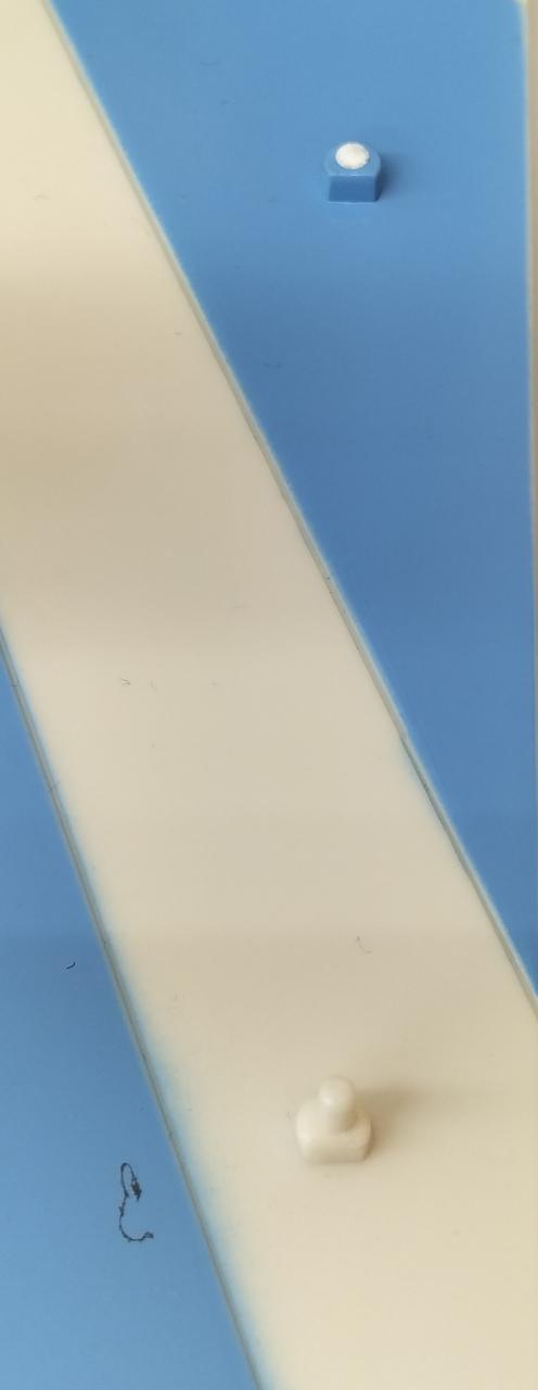 支柱折れと台座キズ