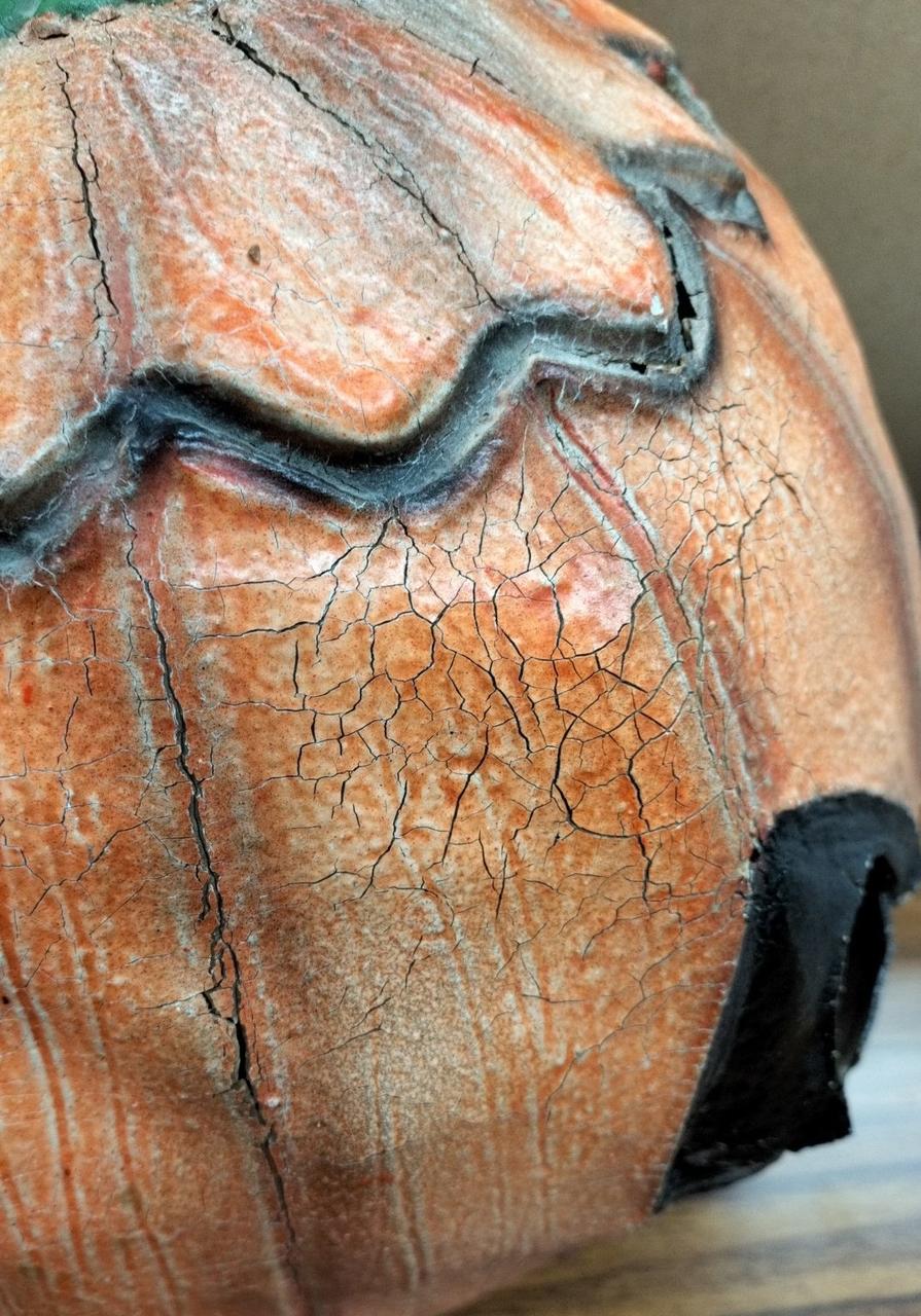 ヒビ割れ多数あり