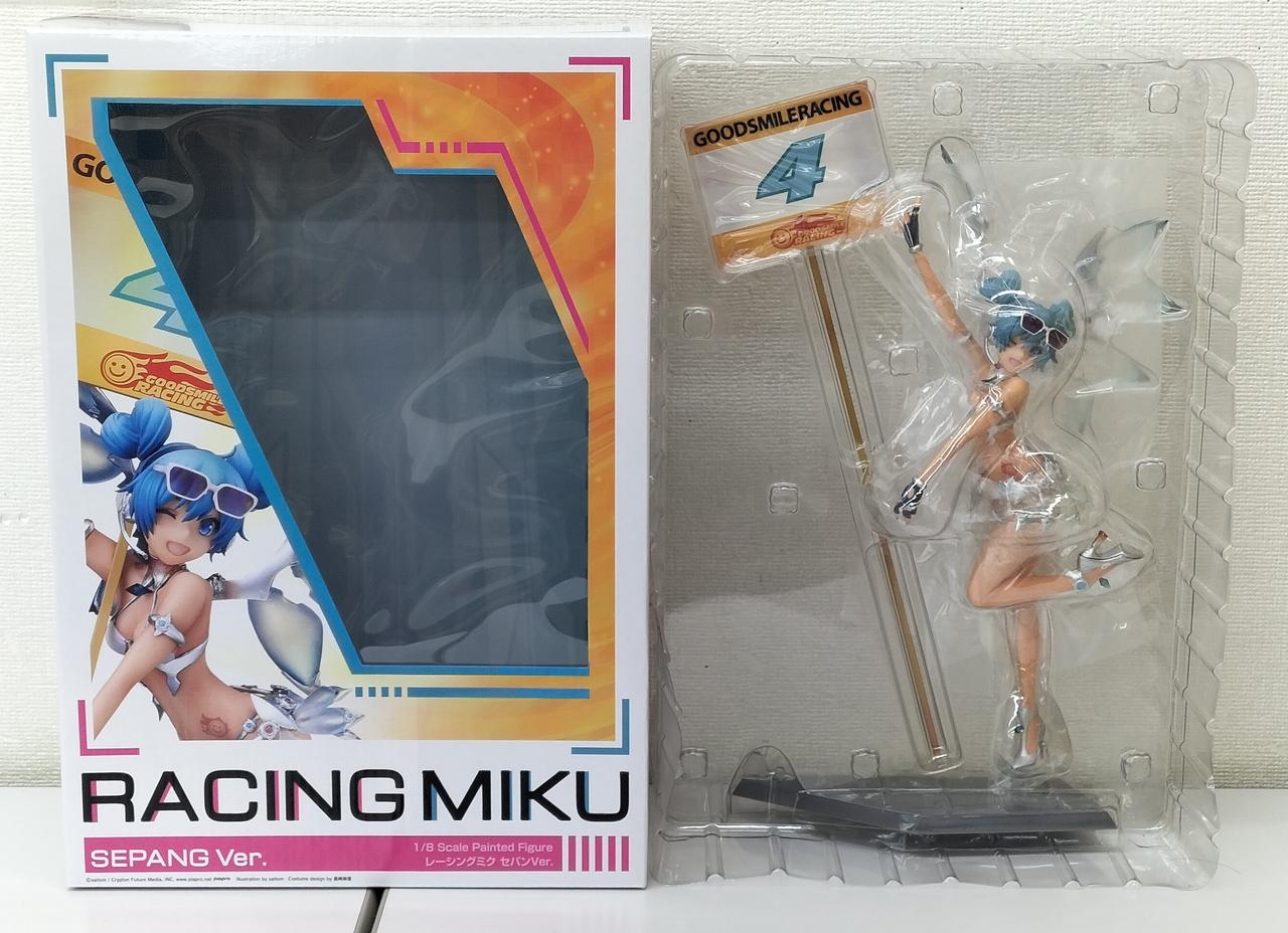 1/8 SCALE PAINTED FIGURE