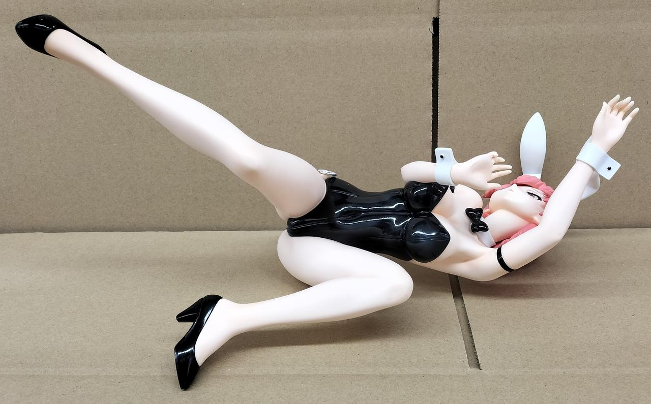 膝、肘、手首等接地面にダメージあり