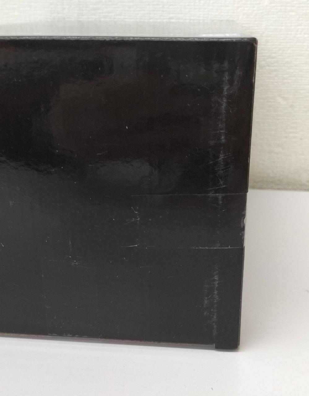 箱底面こすれあり