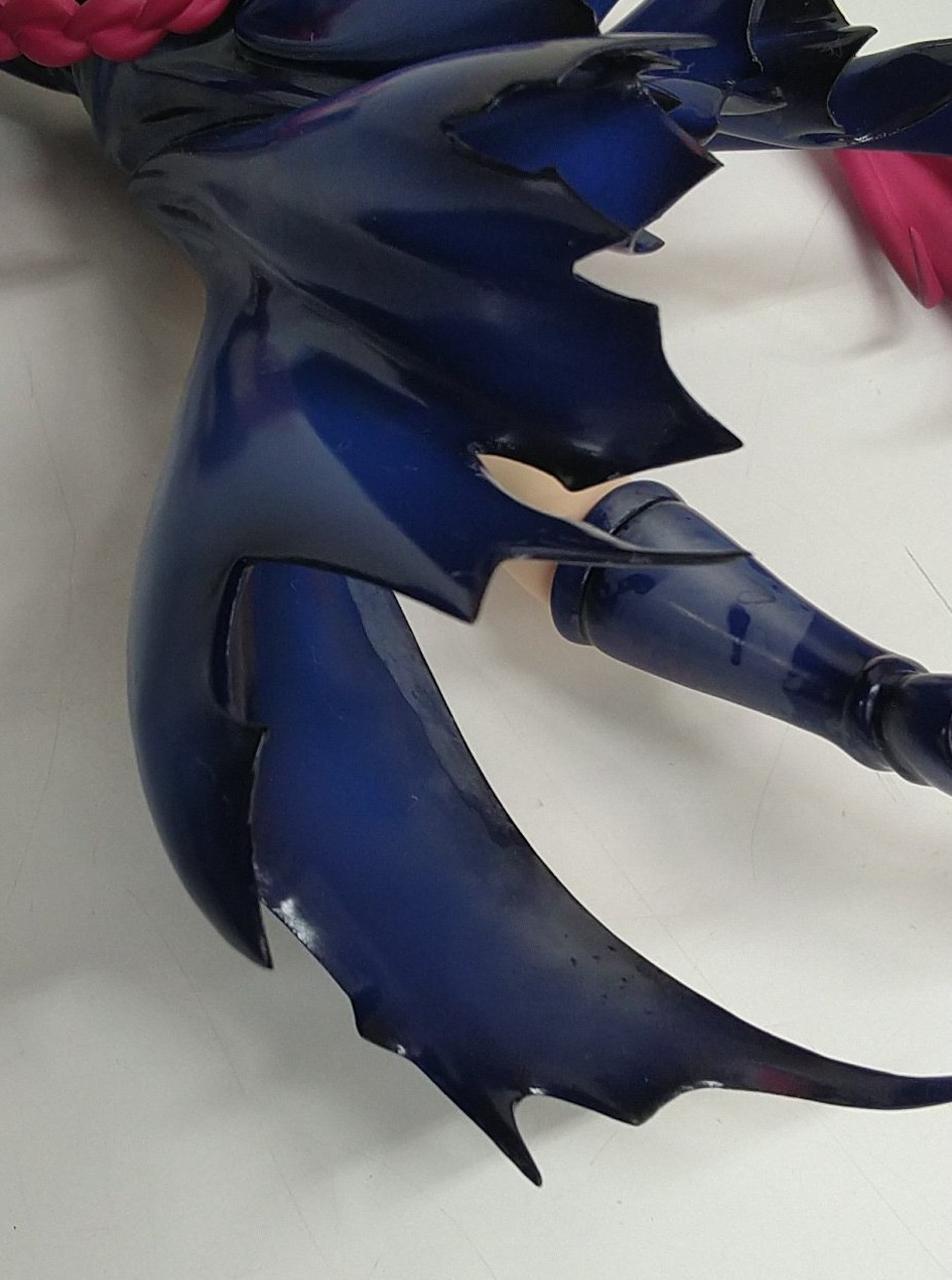 白色に劣化・色落ちあり