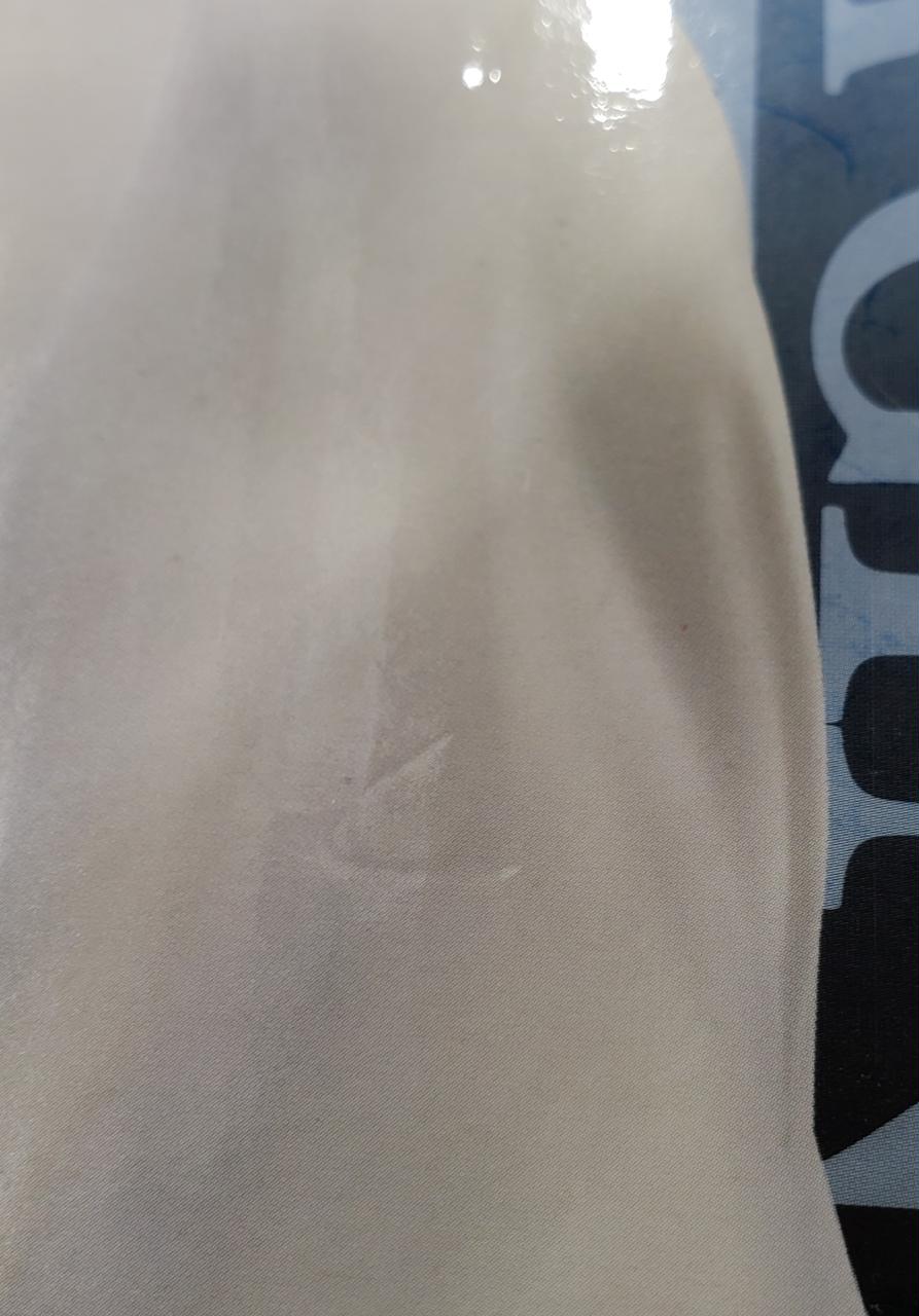 わずかな傷みがあります。