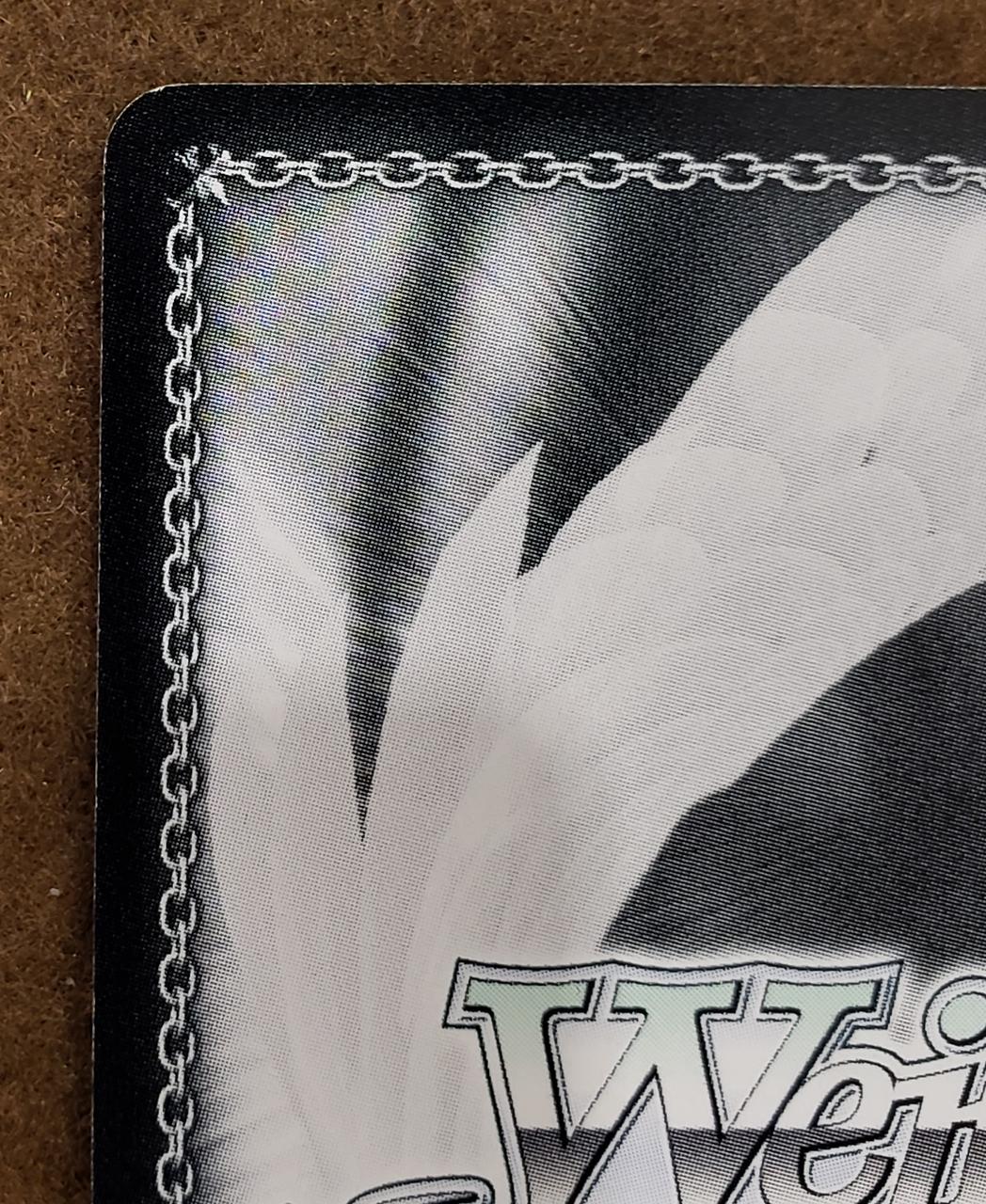 角に白欠けがあります。