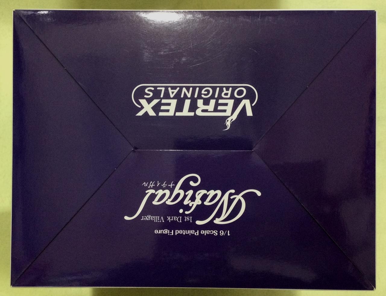 箱にキズ、汚れがあります