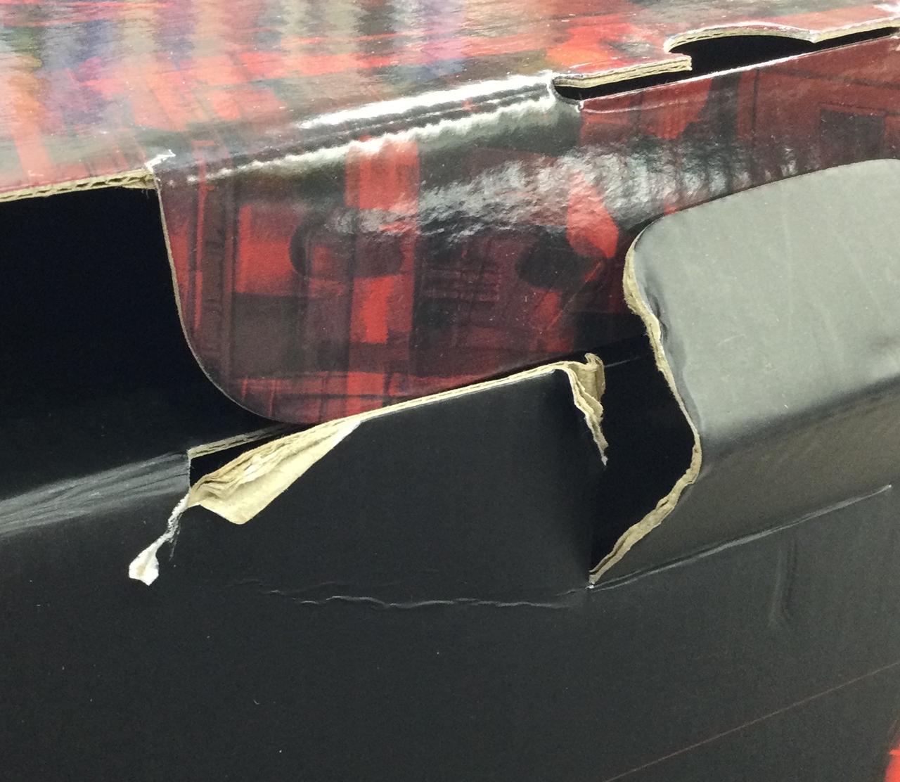 箱に傷みがあります