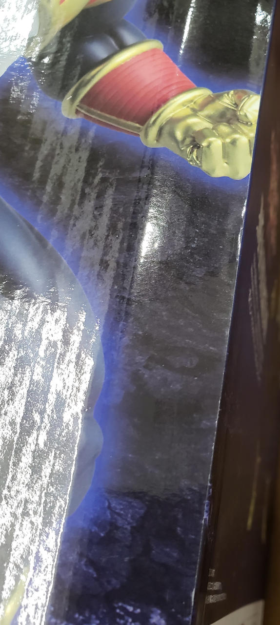 へこんでいます。