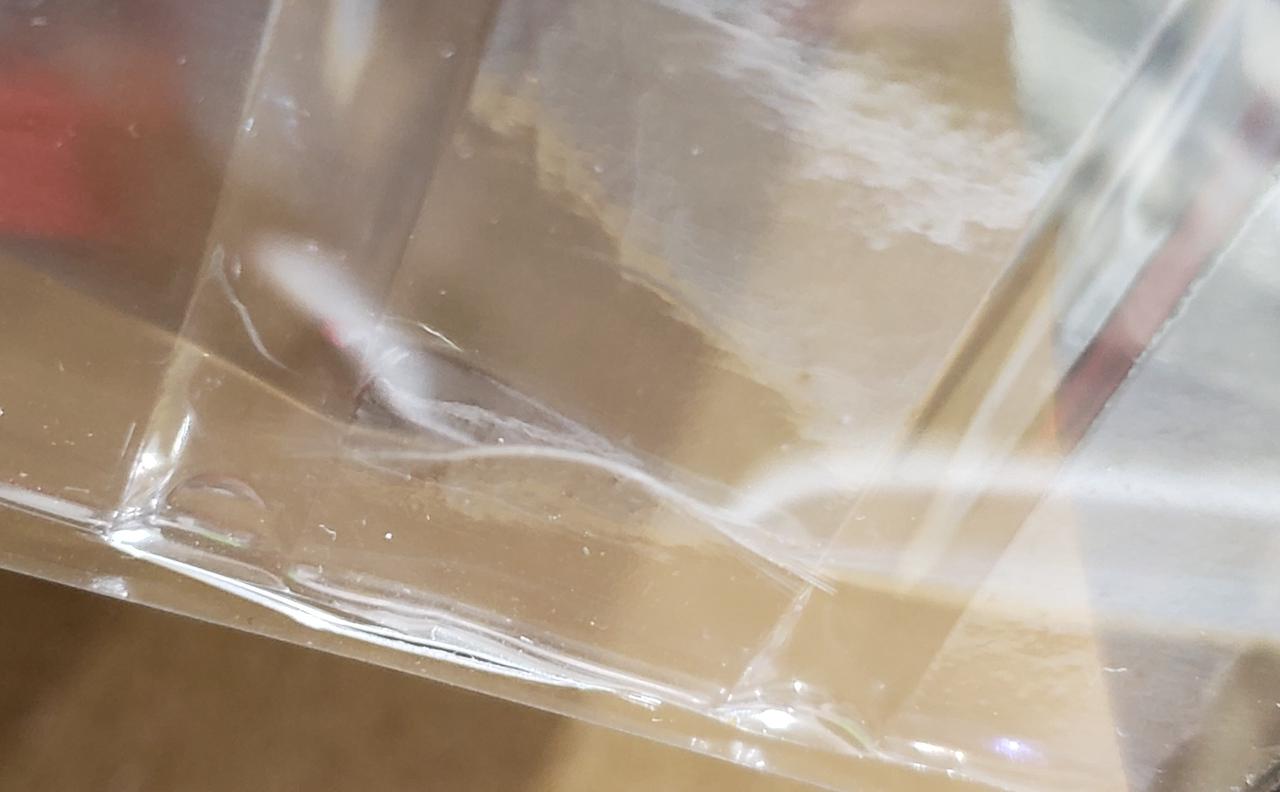 ブリスタに破損があります。