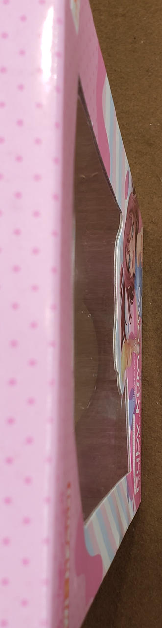 正面がへこんでいます。